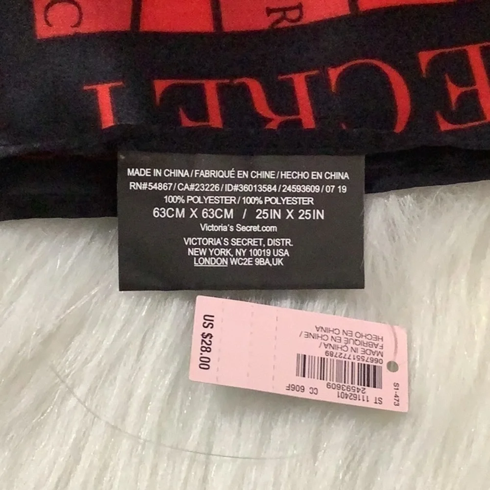 Victoria’s Secret NWT - rare light scarf 25 x 25🥰